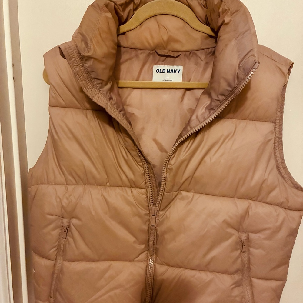Old Navy Quilted Puffer Vest in Taupe Brown